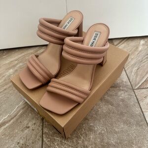 Steve Madden Tahani nude heels